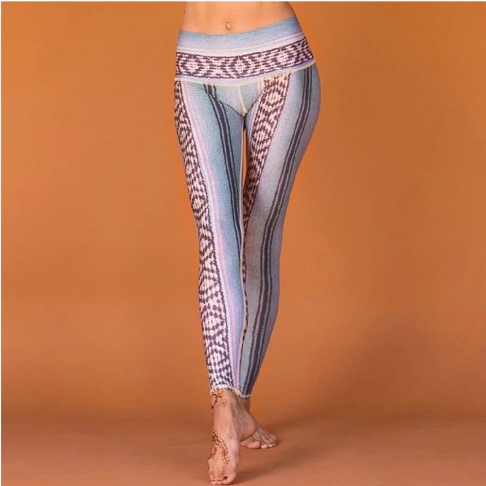 Teeki Bordertown Yoga Leggings Hot pants